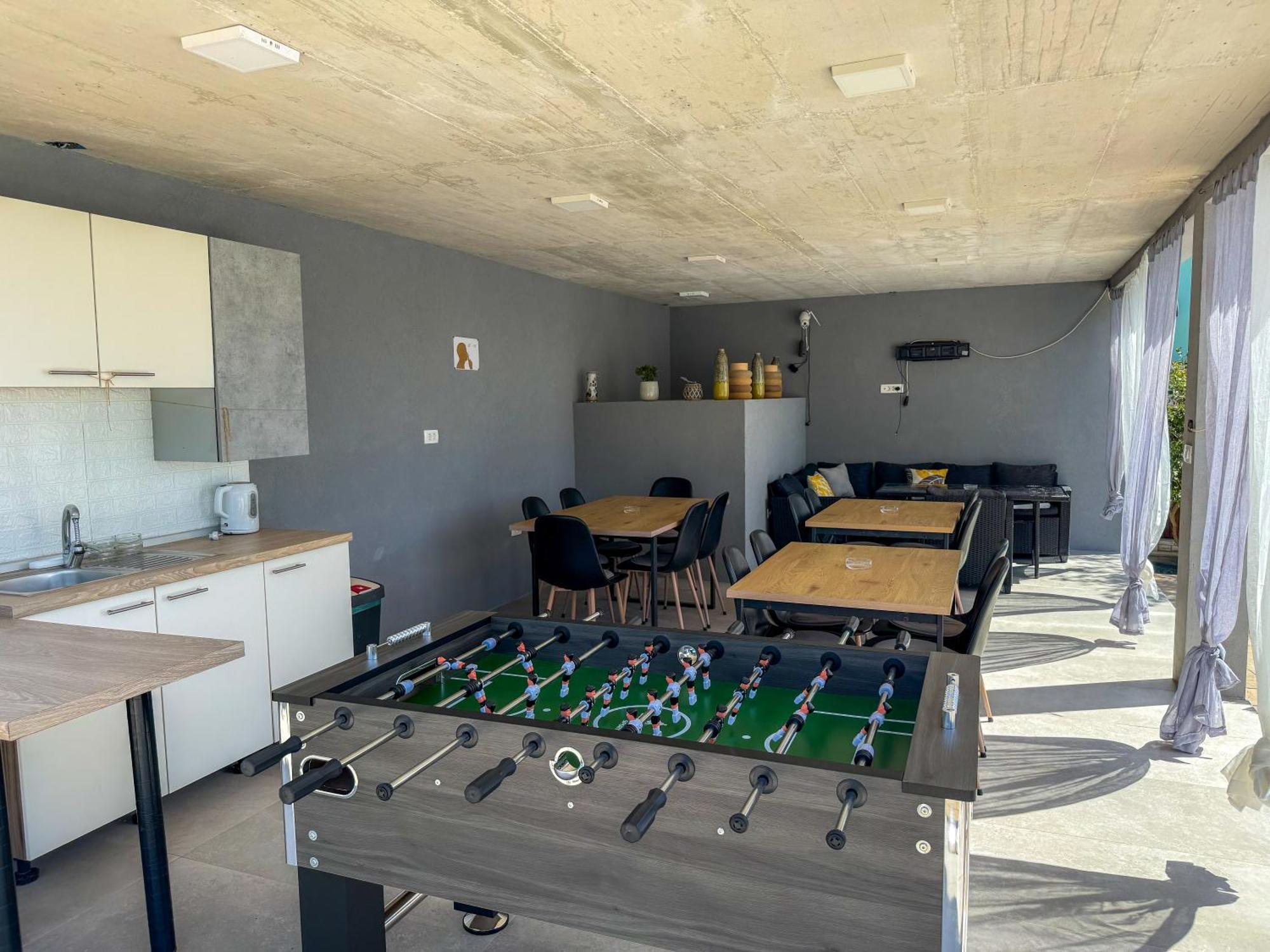 1 Apartment *